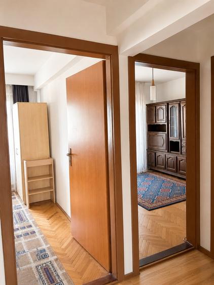 Apartament cu 3 camere în Plopilor