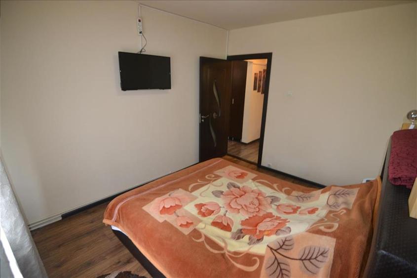 Apartament 3 camere decomandat 2 bai.2 balcoane  etajul 2   Judetean - 25