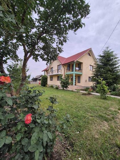Casă cu 4 camere în Siretu