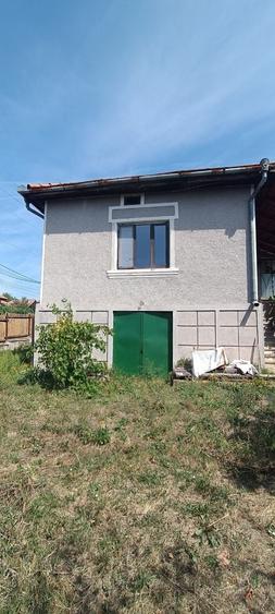 Casă cu 3 camere în Jidoștița