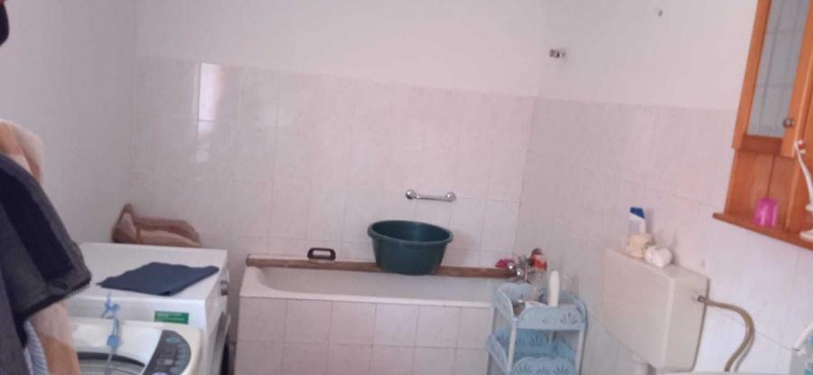 Casă cu 4 camere în Exterior Vest