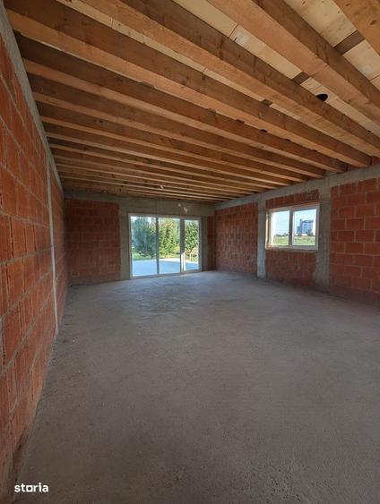 Casă cu 4 camere cu Teren 1400 Mp în Iclod