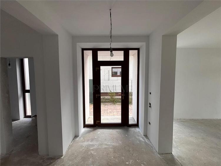 Duplex cu 5 camere cu Canalizare în Moșnița Nouă