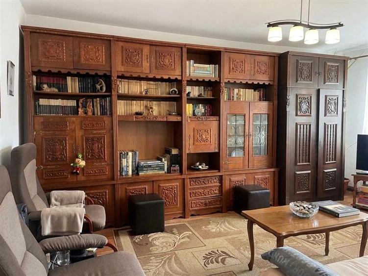 Apartament cu 3 camere decomandat, mobilat în Aeroport