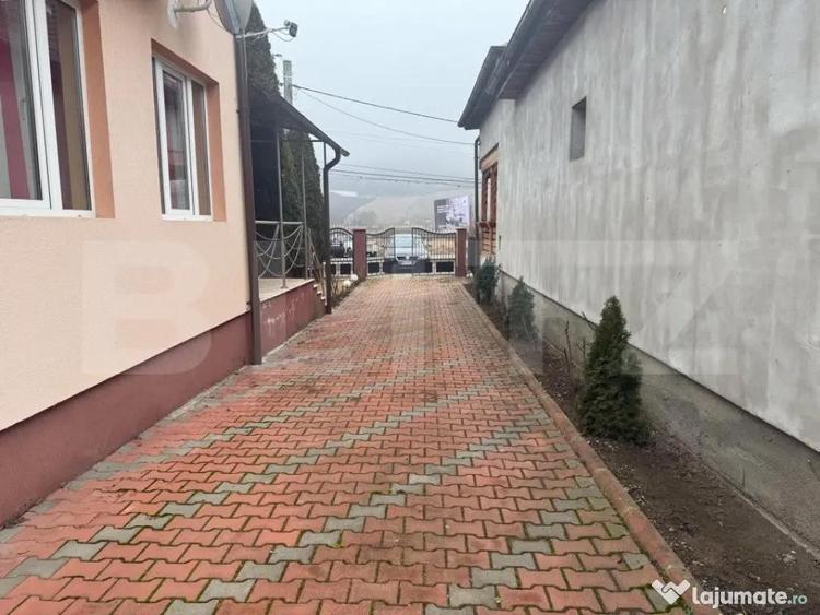 Casă cu 3 camere cu Teren 3800 Mp în Central