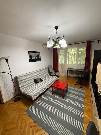 Apartament cu 3 camere decomandat în Tineretului