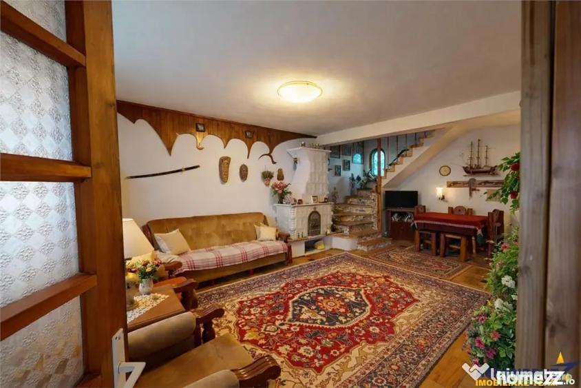 Casă cu 8 camere cu Teren 1000 Mp în Bran
