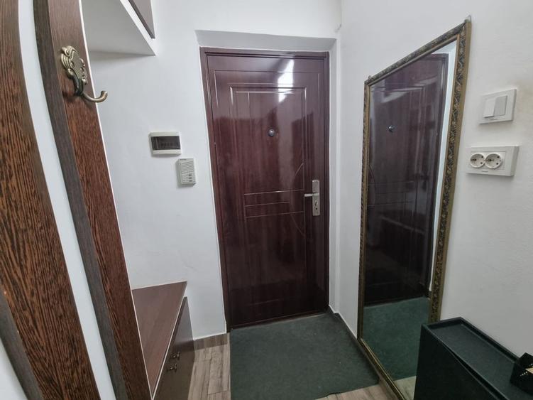 Garsonieră decomandată, mobilată în Lipovei