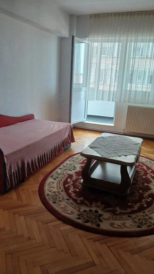 Apartament cu 2 camere decomandat în Traian