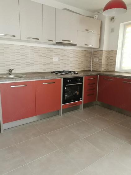 Apartament cu 2 camere decomandat în Tractorul