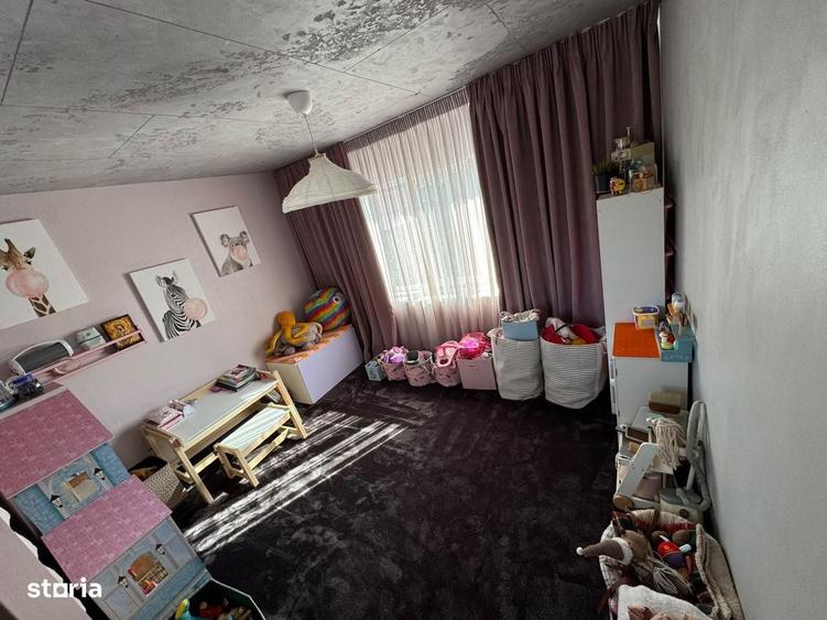 Casă cu 4 camere în Argeșelu