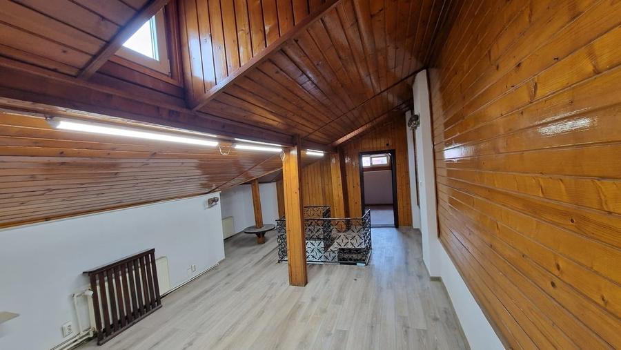 Casă cu 3 camere cu Teren 50 Mp în Central