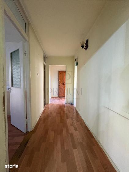 Apartament cu 3 camere semidecomandat în Est
