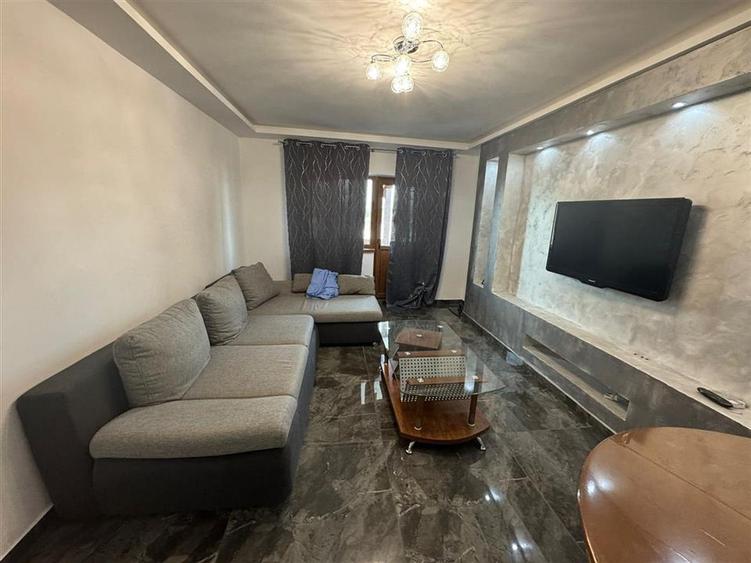 Apartament cu 3 camere decomandat, mobilat în Central