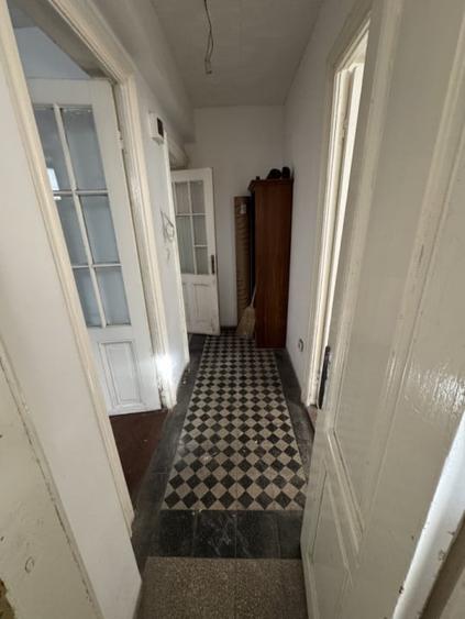 Casă individuală cu 11 camere cu Canalizare în Ultracentral