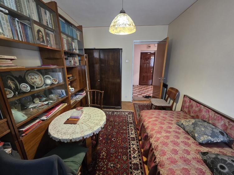 Titan, 10 minute metrou Costin Georgian, la piata Minis, 2 gr sanitare - 8