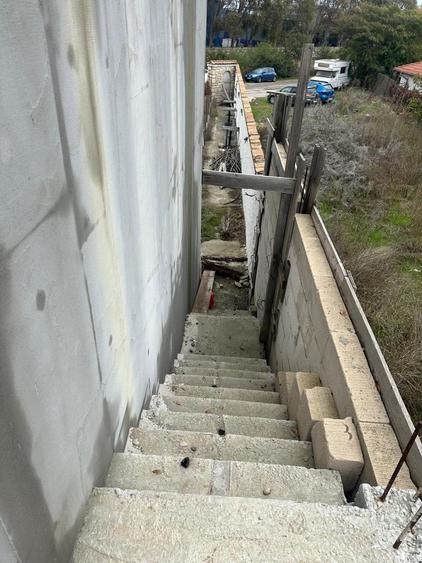 2 Mai - la 4 minute de plaja - pensiune 8 camere, finalizata 60% - 13