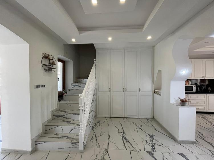 Casă cu 3 dormitoare, 600 mp utili, 2000 mp teren, Talpoș, Bihor. - 8