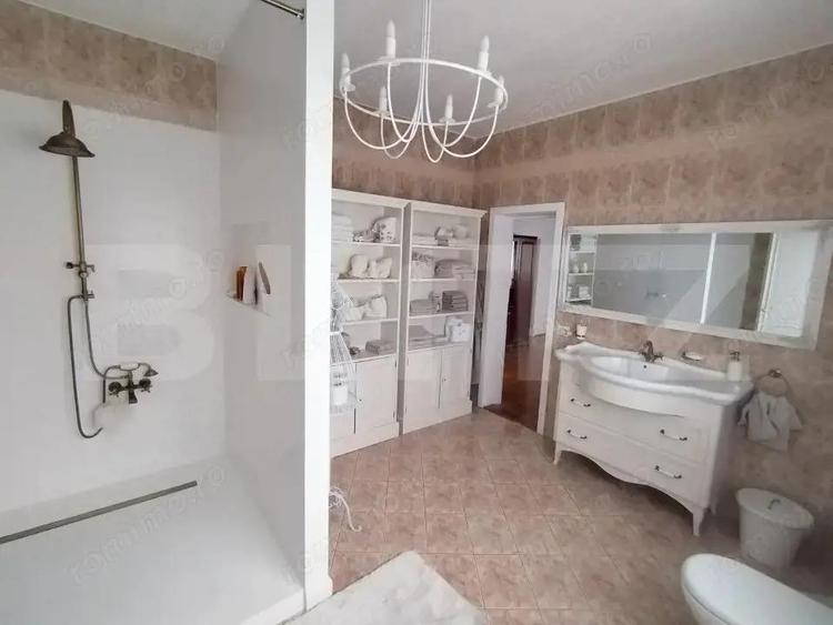 Vila de lux de vanzare, 15 camere, 550 mp, zona Micro 6, comision 0% - 8