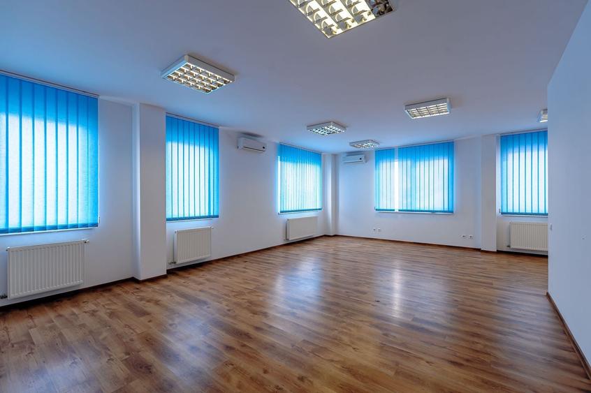 Clădire de birouri cu 12 parcări în incintă privată, UTA2, Arad - 5