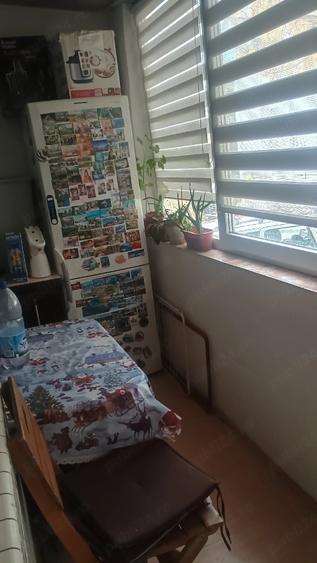 Apartament cu 2 camere semidecomandat în Craiovița Nouă