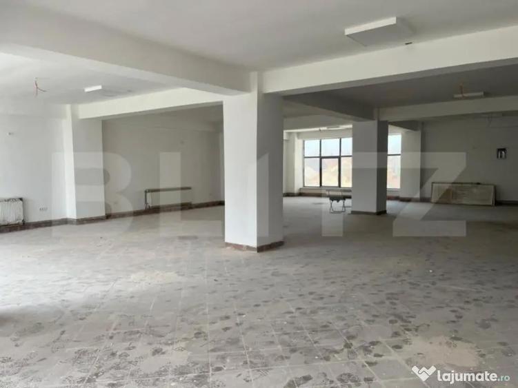 Inchiriere spa?ii birouri ?i comerciale, 637 mp, 6 /mp - 3