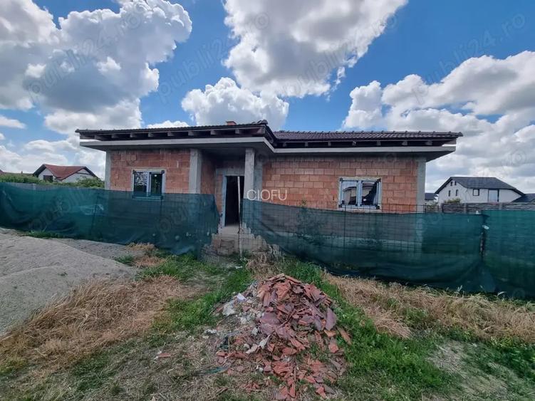 Vand casa la rosu, pe parter, Mosnita Veche