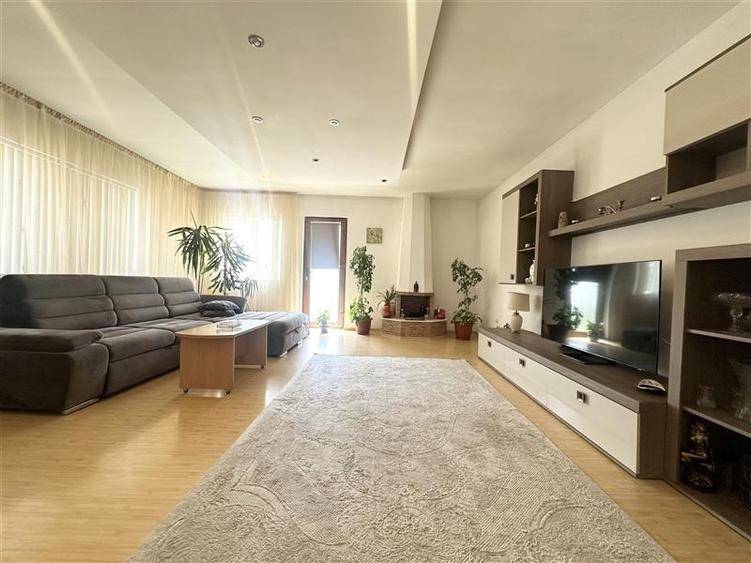 Casa S+P+1E cu Teren de 854 mp, Pretabila pentru Doua Familii - 28