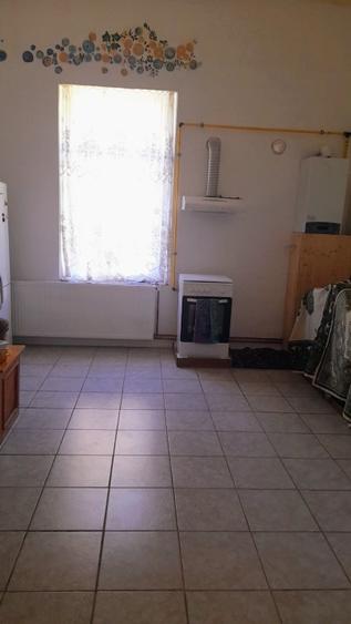 Apartament la curte comună cu 2 intrari - 1
