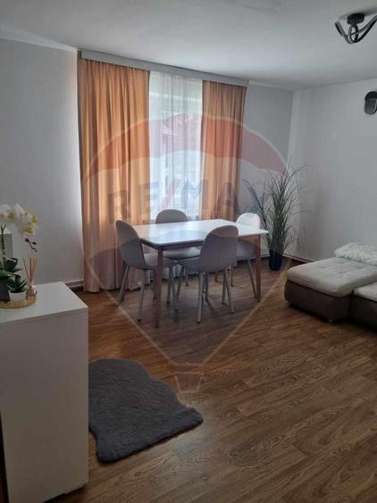 Apartament cu 3 camere de vanzare in zona Central Radauti - 2