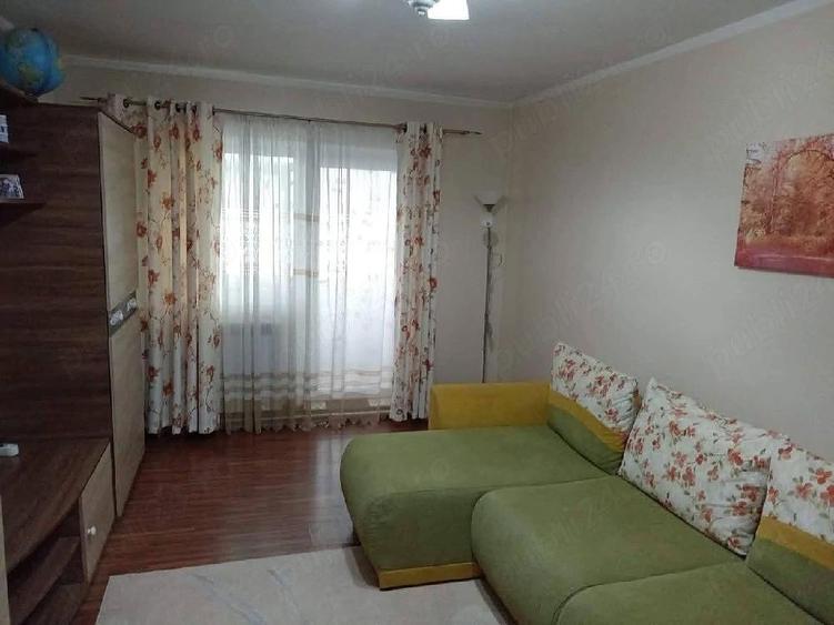 Apartament 3 camere de inchiriat Pa?cani, zona Vale (Sf. Vineri) - 1