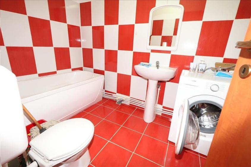 Garsoniera de vanzare in zona Penny Obor , etaj 3 (mansarda) - 12