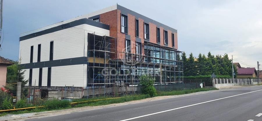 Cladire Comerciala - Sannicoara - La Strada/Parcare - 2