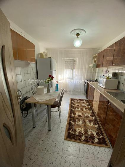 3 DECOMANDATE cu centrala, termopan, boxa, curat, zona Mall
