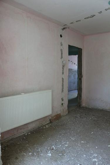 Persoana fizica, vand apartament cu 3 camere decomandat Str. Gloriei, Roman la 10 min de Piata Smirodava - 8
