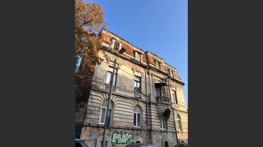 Cladire interbelica - Piata Victoriei