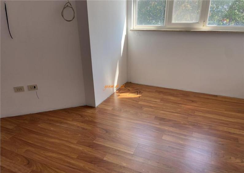 Apartament 4 camere transformat in 3 camere , zona ultracent - 10