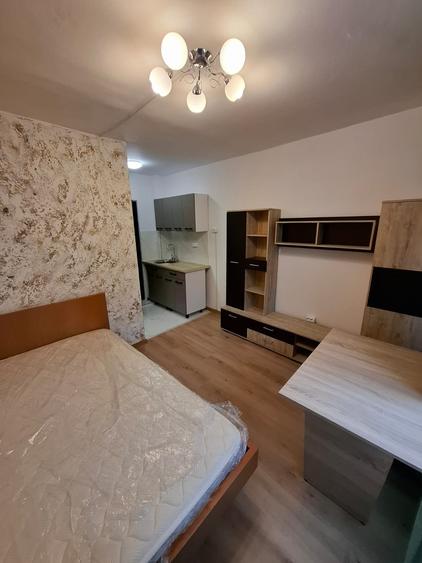 Camera de camin cu baie proprie,etaj 2,zona Bularga,totul nou - 1