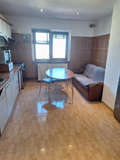 Apartament 2 camere decomandat - 400 euro/luna(Cod E2+E7) - 4
