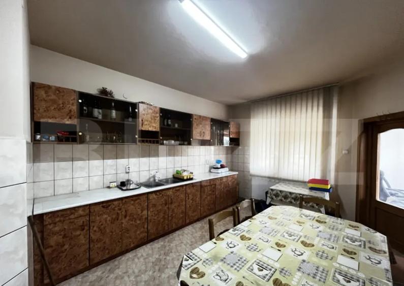 Casa de vanzare in Lazuri, ideala si pentru investitii - 10