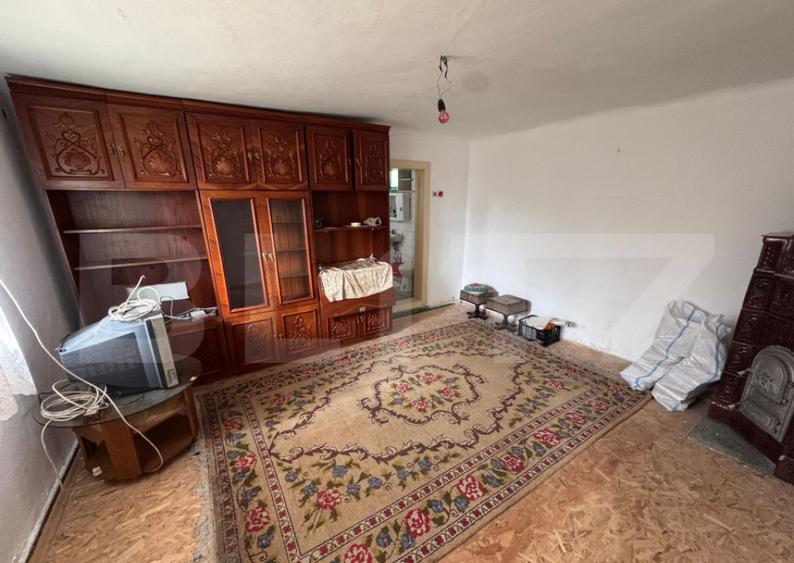 Casa solida din caramida cu teren generos Gura Ocnit - 1