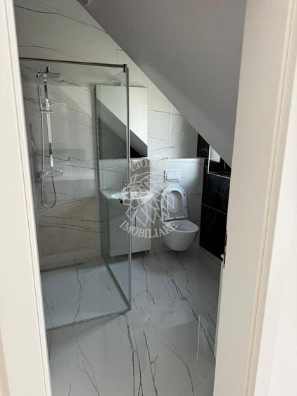 Apartament cu 4 camere decomandat, mobilat în Central