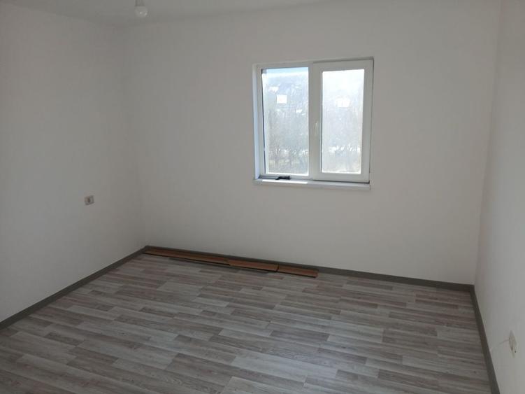 Casă cu 4 camere în Tomești
