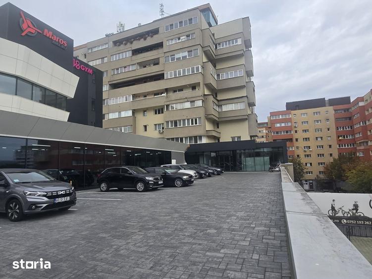 Spațiu comercial, de 800 mp, în Între Lacuri