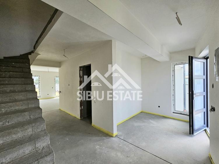 Casă individuală cu 4 camere cu Canalizare în Sud-Vest