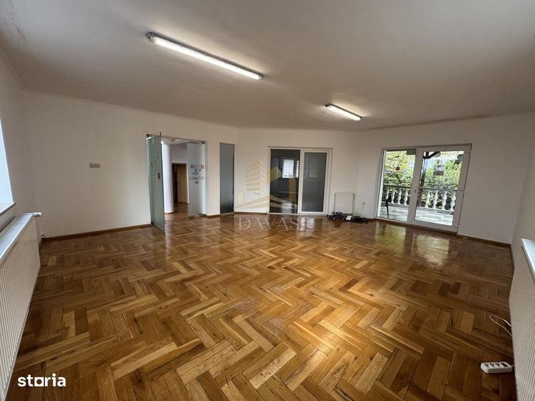Casă cu 4 camere în Andrei Mureșanu