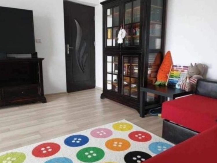 Apartament cu 3 camere decomandat în Tătărași