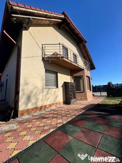 Casă cu 7 camere cu Teren 960 Mp în Central