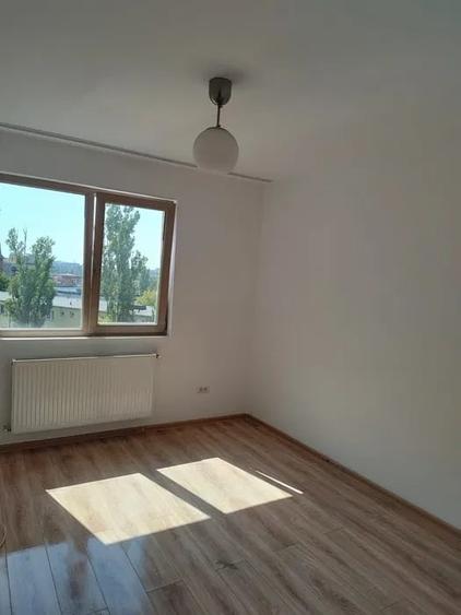 Apartament cu 2 camere semidecomandat în Fundeni