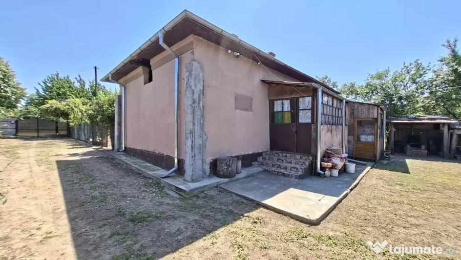 Casă cu 3 camere cu Teren 1667 Mp în Teiu